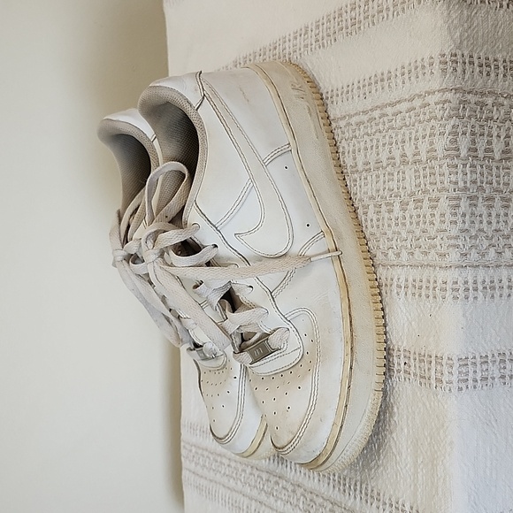 Air Force 1 white sneakers, low ankle, 7Y but fits a women's 8. - Picture 4 of 9